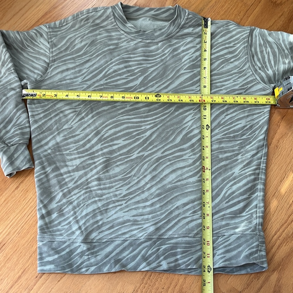 Lululemon Perfectly Oversized Crew Le Tigre camo WP green fern multi size 2 - Picture 3 of 9